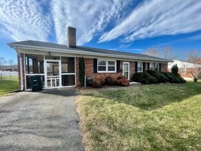 Building Photo - 727 Sandusky Dr