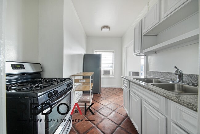 Foto del edificio - ~1 Month FREE~ Lovely, Spacious One Bedroo...