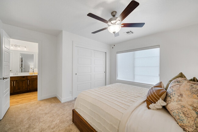 Foto del edificio - 6068 S White Trails Dr