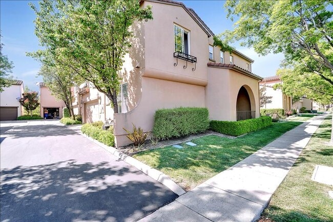 Building Photo - 2137 Cedarwood Loop