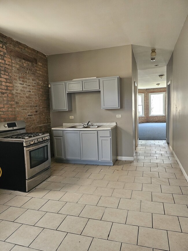 Building Photo - 5752 S Sangamon St