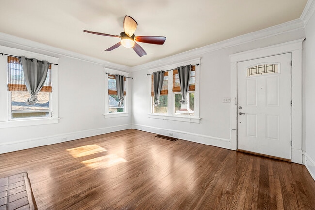 Foto del edificio - 139 E Lake Terrace SE