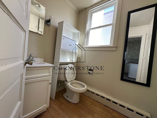 Building Photo - Spacious 3+ bedroom house $825