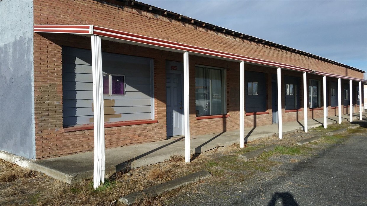 Primary Photo - 2 br, 1 bath House - 417 S County Road