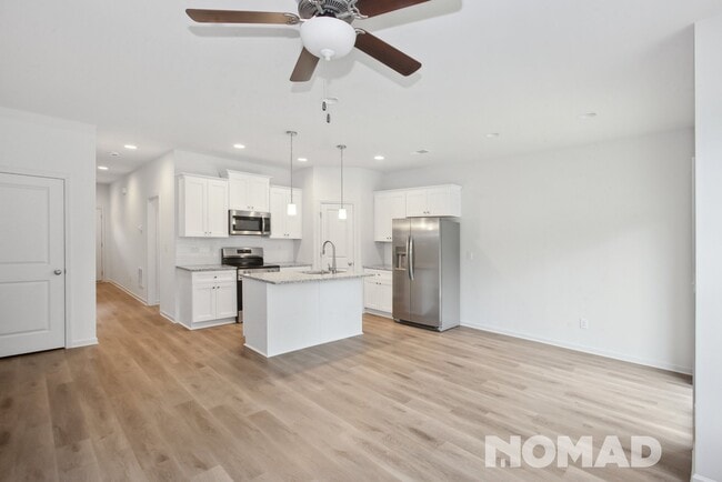 Building Photo - 2113 Gemway Dr