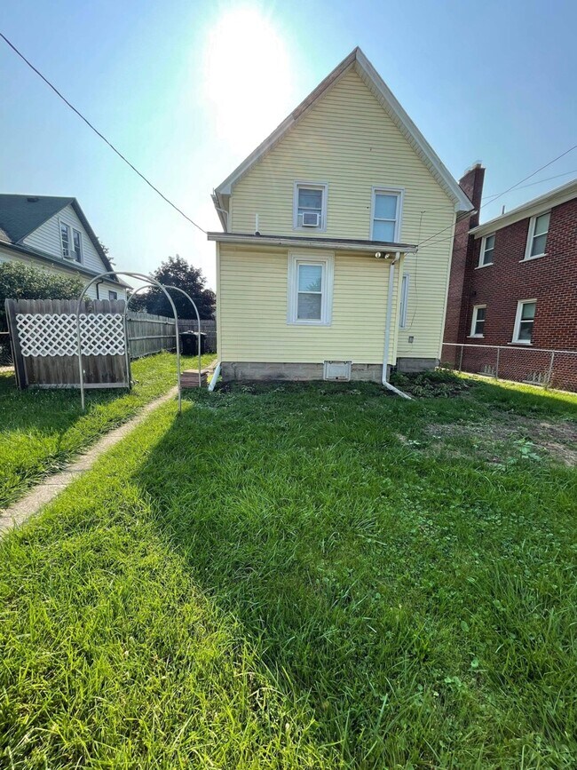 Building Photo - 2166 3rd St