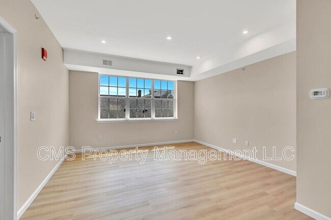 Building Photo - 88 Louis St