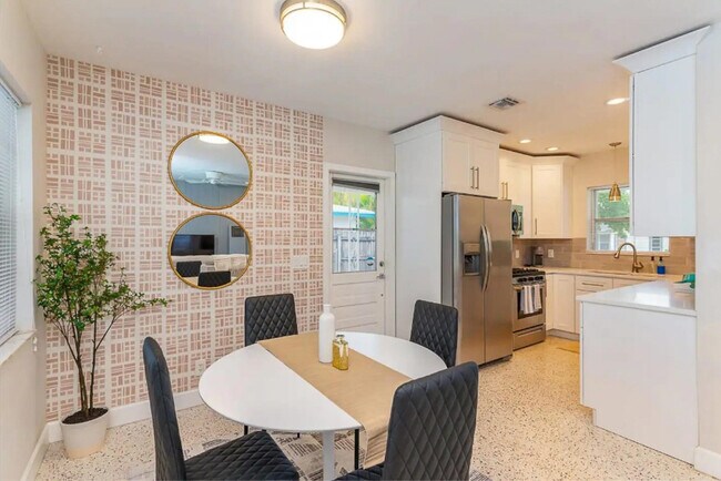 Foto del edificio - 176 SE 27th Pl