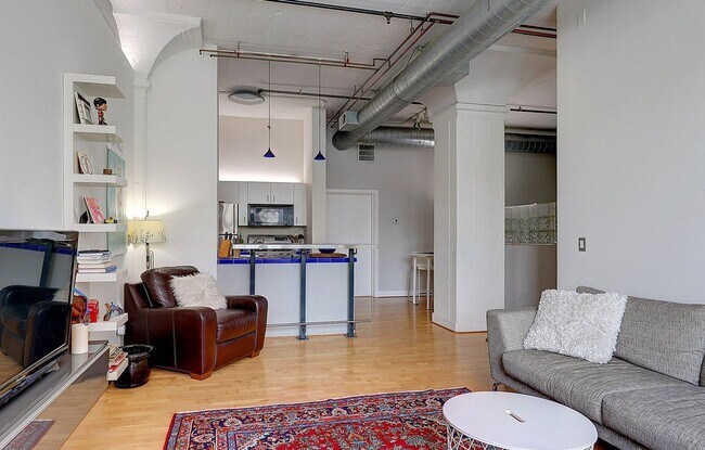 Foto del edificio - North Park Lofts - Historic Pearl District Warehouse Studio w/parking/most utilities/rooftop patio