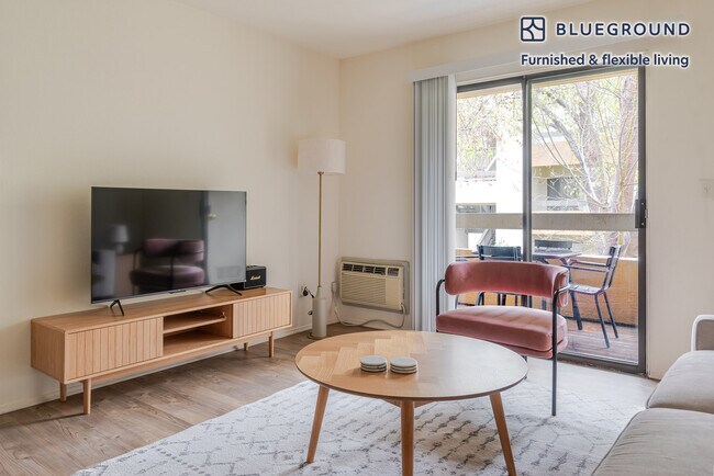 Foto del edificio - 1600 Villa St