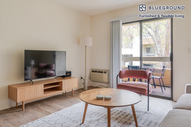 Building Photo - 1600 Villa St