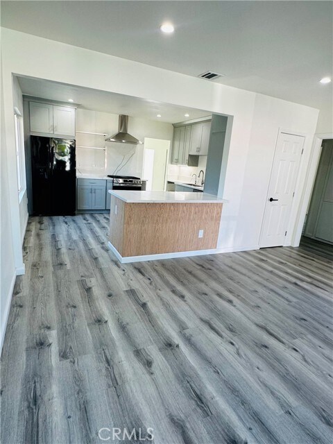 Building Photo - 3634 Caspian Ave