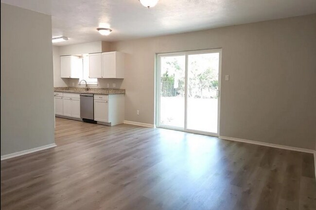 Foto del edificio - 12939 Scott St