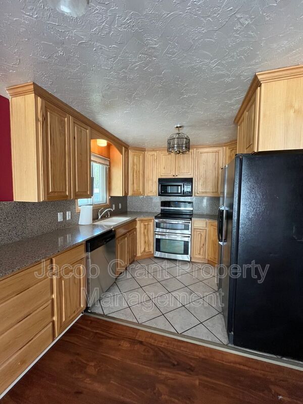 Foto del edificio - 1083 Westcliff Dr