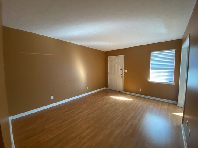 Building Photo - McCullars- 418