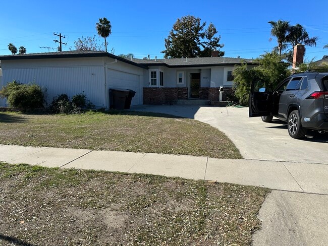 Front House - 11921 Waverly Dr