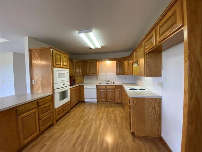 Building Photo - 1811 Kinyon Rd