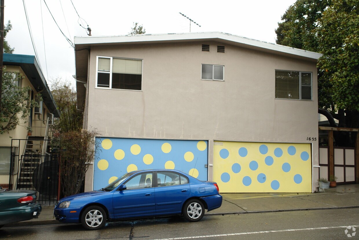Primary Photo - 1655 Hopkins St