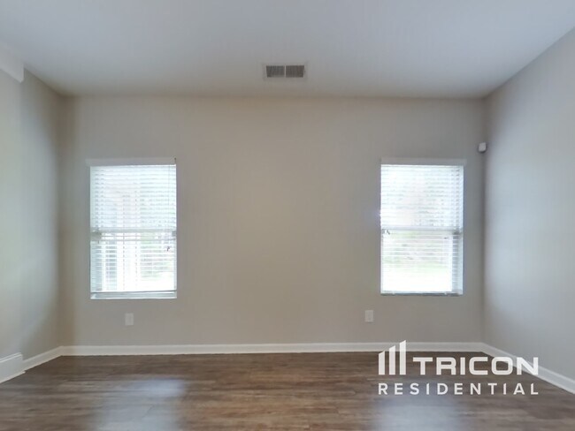 Building Photo - 496 Shady Glen Dallas GA