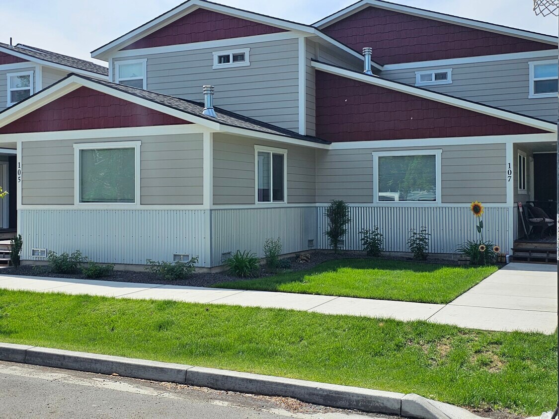 105 W 10th Ave, Post Falls, ID 83854 Townhome Rentals in Post Falls