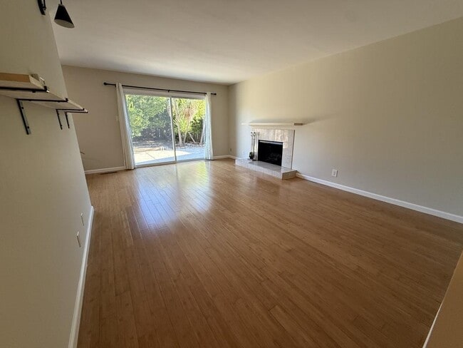 Foto del edificio - 827 Comet Dr