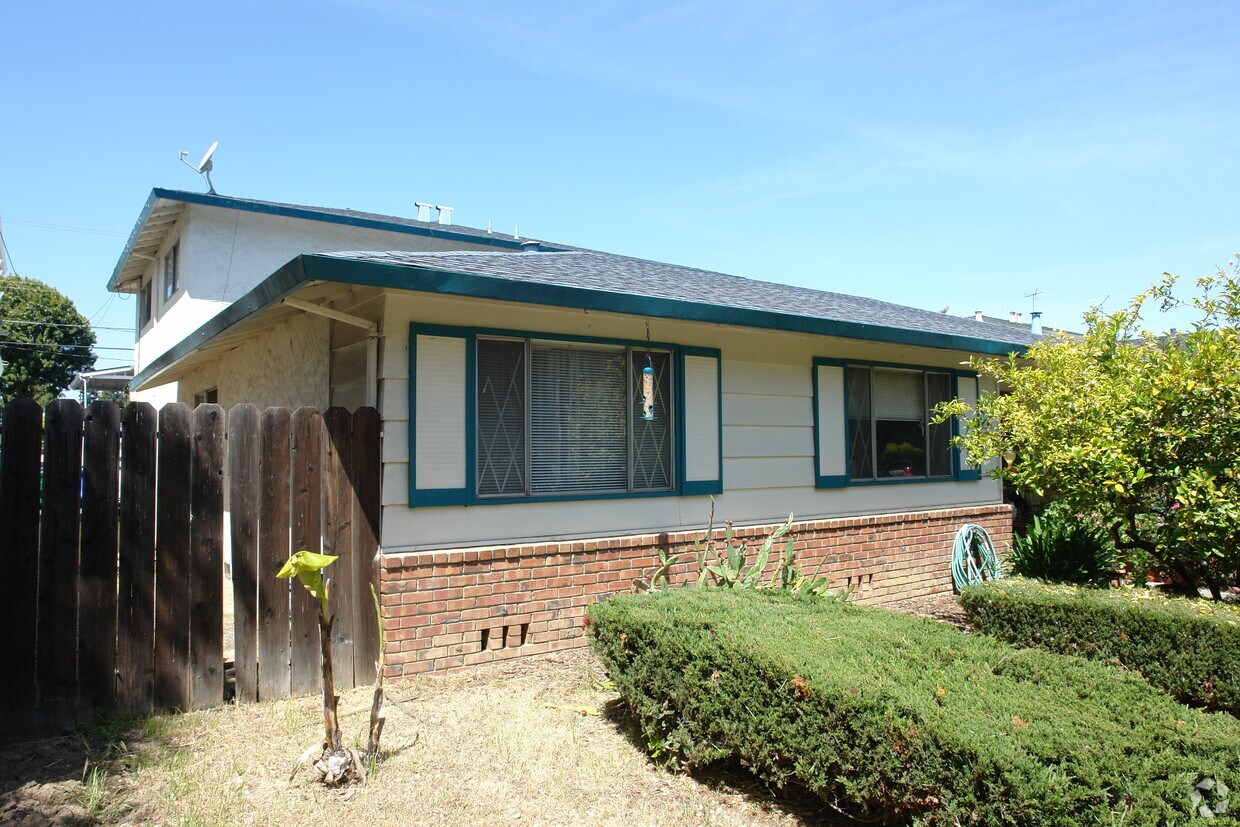 Building Photo - 423 Auburn Way