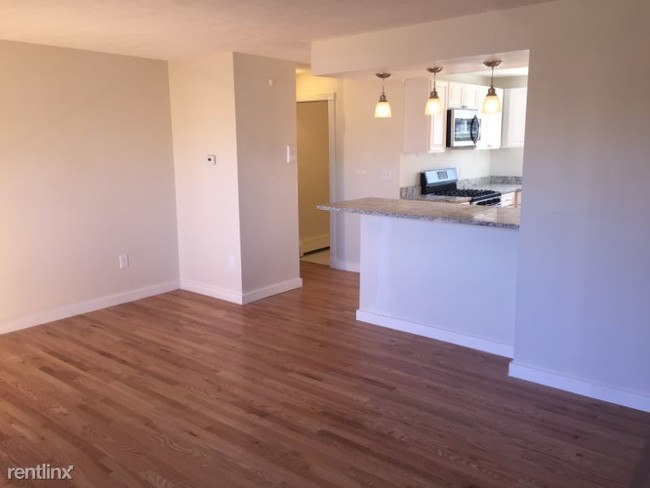 Foto del edificio - 1083 Blue Hills Ave