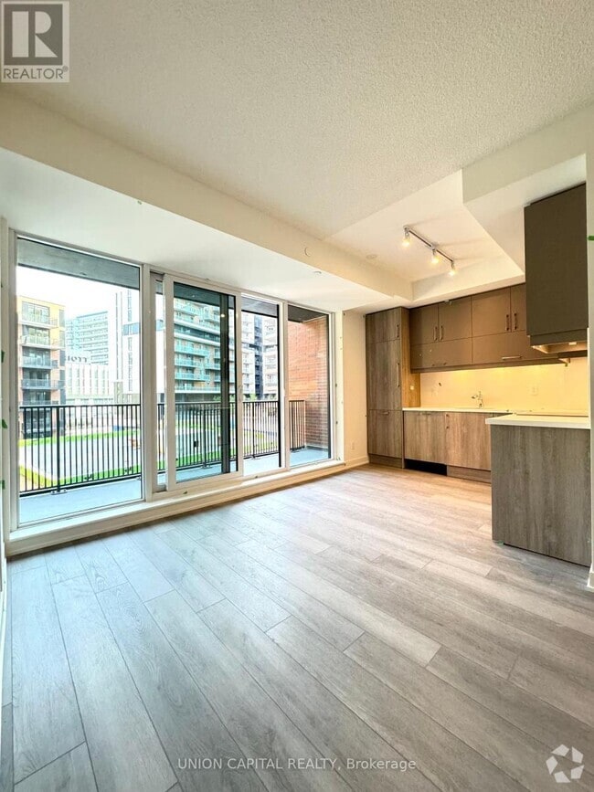 Building Photo - 38-538 Simcoe Promenade