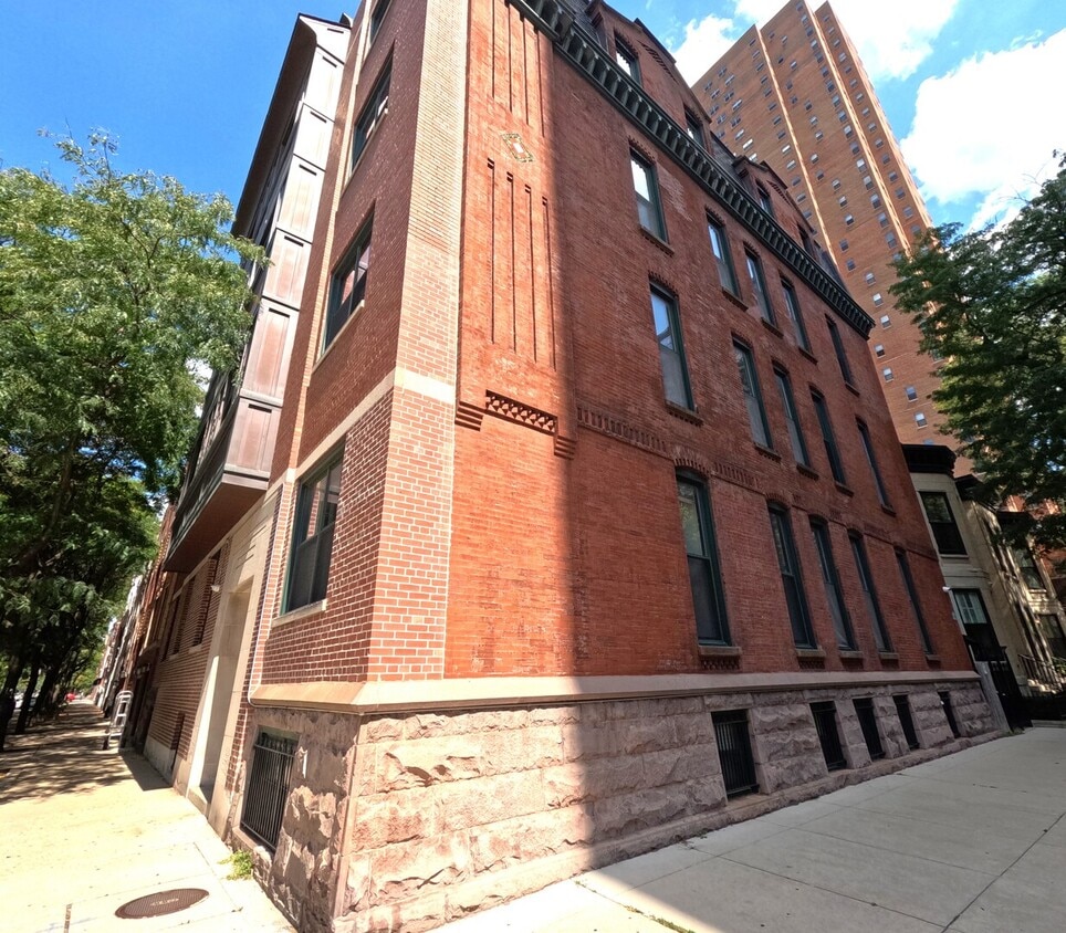 Primary Photo - 851 N La Salle Dr
