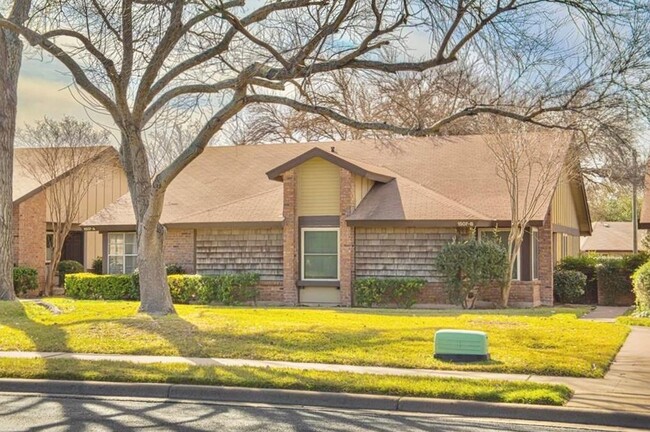 Building Photo - 1507 W Braker Ln