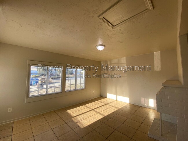 Foto del edificio - 752 W Main St