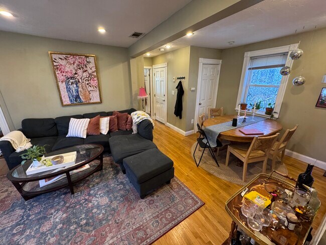 Foto del edificio - 731 Somerville Ave