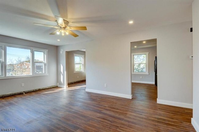 Building Photo - 3 Oak Grove Rd
