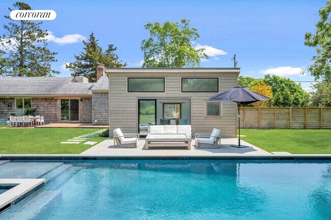 Foto del edificio - 5 Cranberry Hole Rd