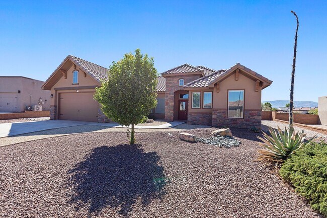 Foto del edificio - Beautiful 4 Bedroom 3 Bathroom Home!