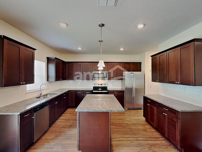 Building Photo - 901 Sunny Stroll Dr