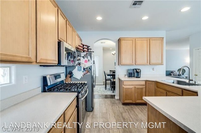 Building Photo - 4 br, 3 bath House - 8053 Eurorail Street