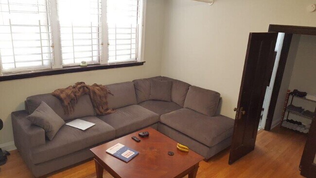 Foto del edificio - 2520 N Sawyer Ave