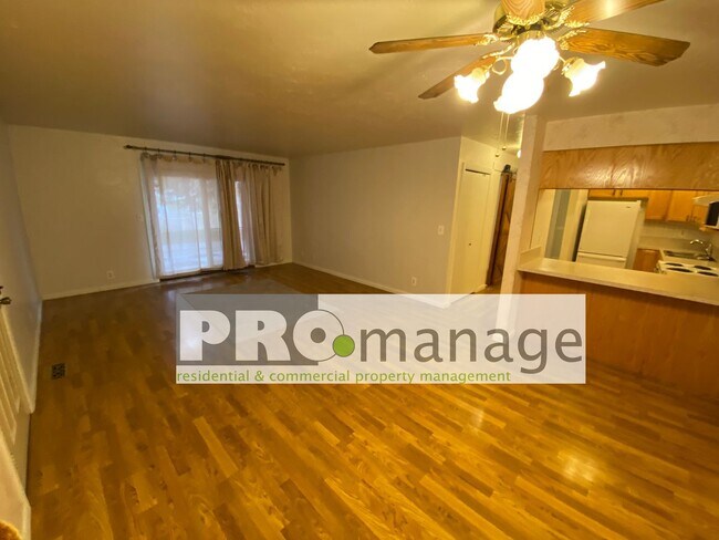 Building Photo - 3bd/2ba condo with gym and pool access