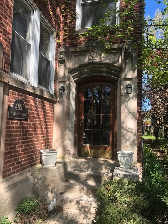 Building Photo - 4891 N Paulina St