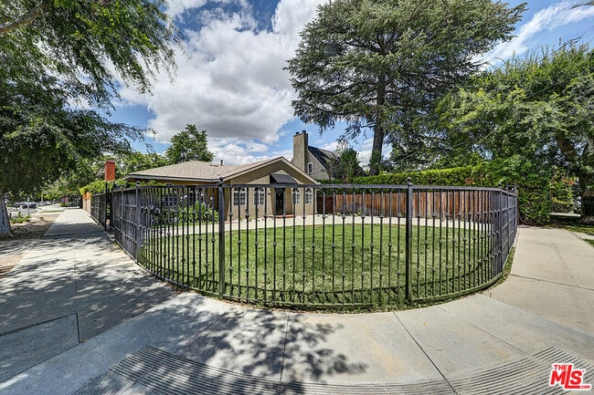 Building Photo - 15601 Morrison St