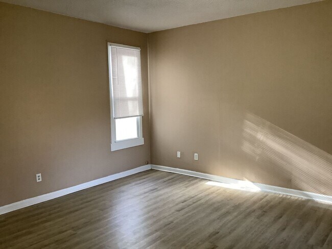 Building Photo - 812 Fifth Ave 3BR/2BA (Middletown)