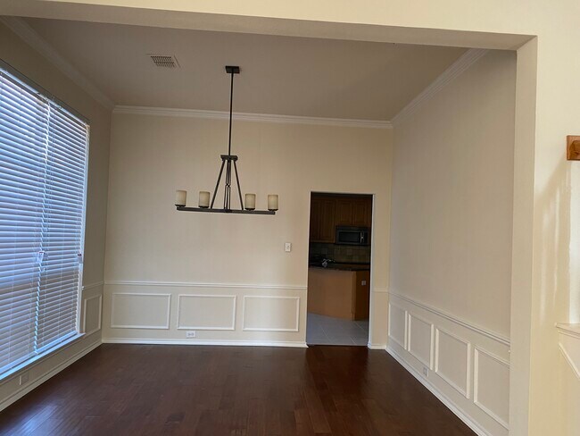 Building Photo - 309 Suncreek Dr