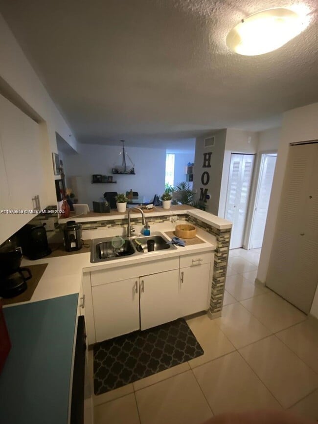 Foto del edificio - 4440 NW 107th Ave