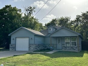 Building Photo - 1310 Sabine St