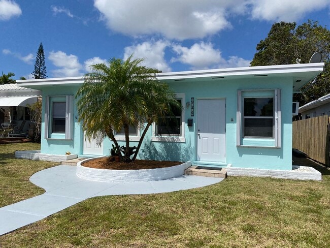 Building Photo - 926 N 16th Ave