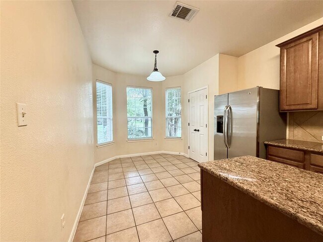 Building Photo - 4025 Meadow Bluff Way