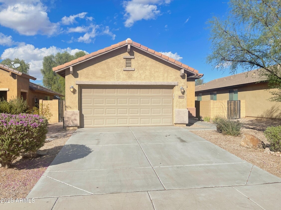 Primary Photo - 46094 W Long Way