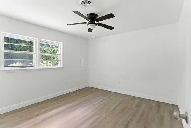 Foto del edificio - 1300-1330 Windsor Avenue - 1316A
