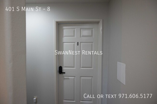 Building Photo - 401 S Main St